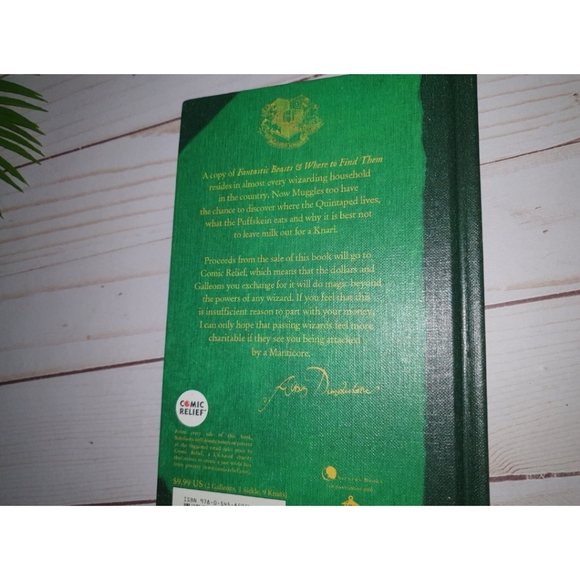 Fantastic Beasts and Where to Find Them, Wizarding World of Harry Potter Book - Picture 6 of 6